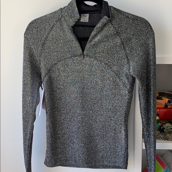 Aritzia silver top - Picture 1 of 3